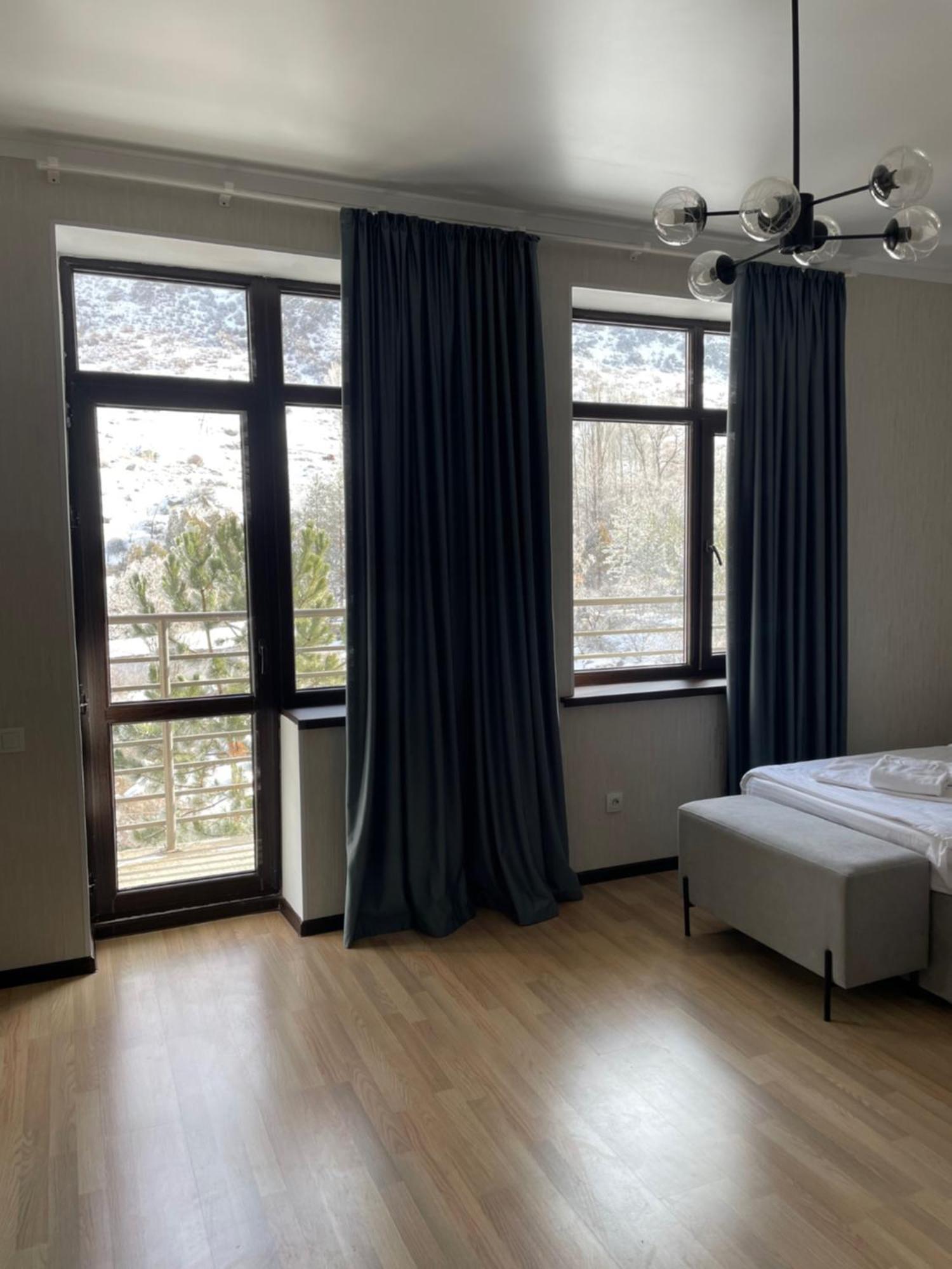 Issyk Ata Retreat Hotel Gorno-Serafimovka Buitenkant foto